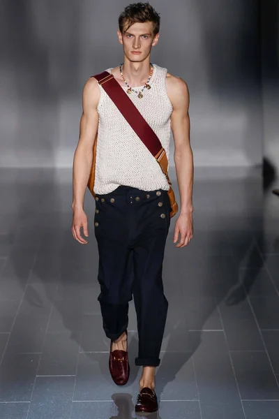 Look 24